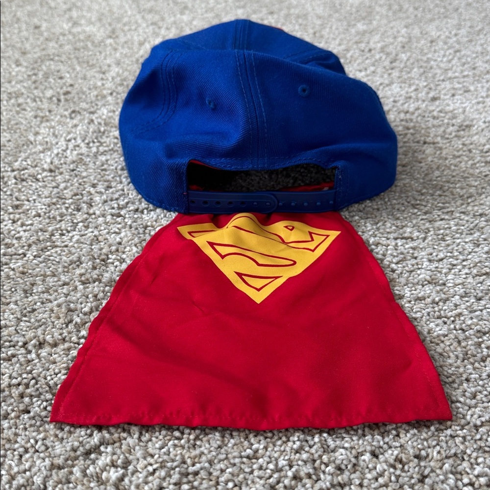 Superman Snapback With Cape - Picture 6 of 11